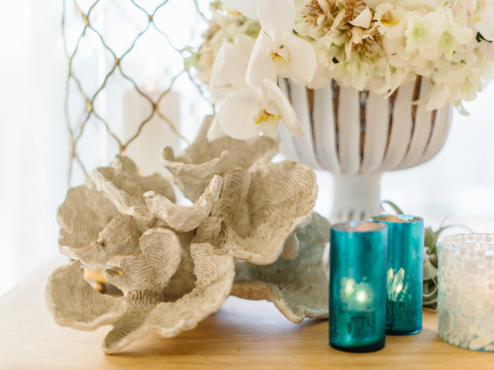 reef, sea, white flowers, floral arrangement, beach, candles, wedding decor, sand