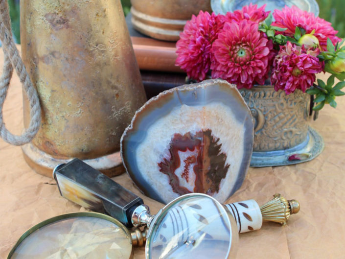 bohemian decor, pink flowers, gold, magnifying glass, stone, wedding producer