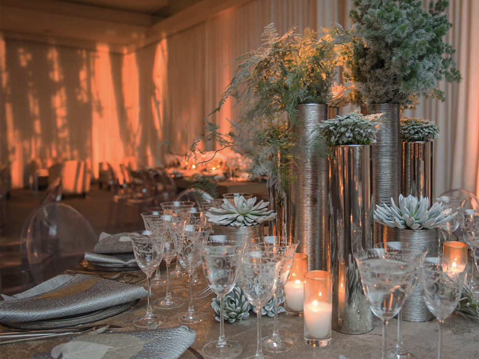 white succulents, table, centerpiece, drinkware, glassware, wedding design, natural, earth tones
