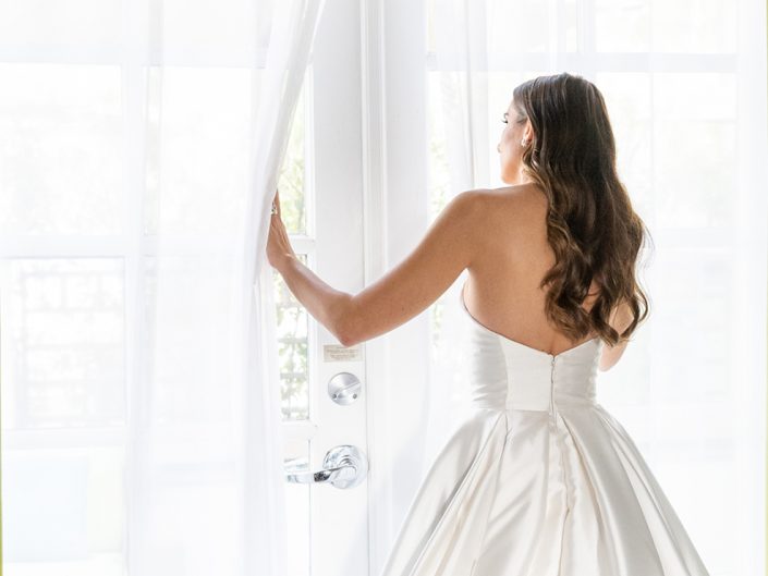 bride, first look, bridal gown, monique lhuillier bride