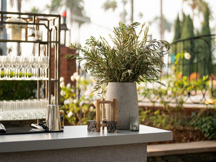 cocktail hour, bar, bar decor, kbe, kristin banta events, fairmont miramar wedding, outdoor wedding